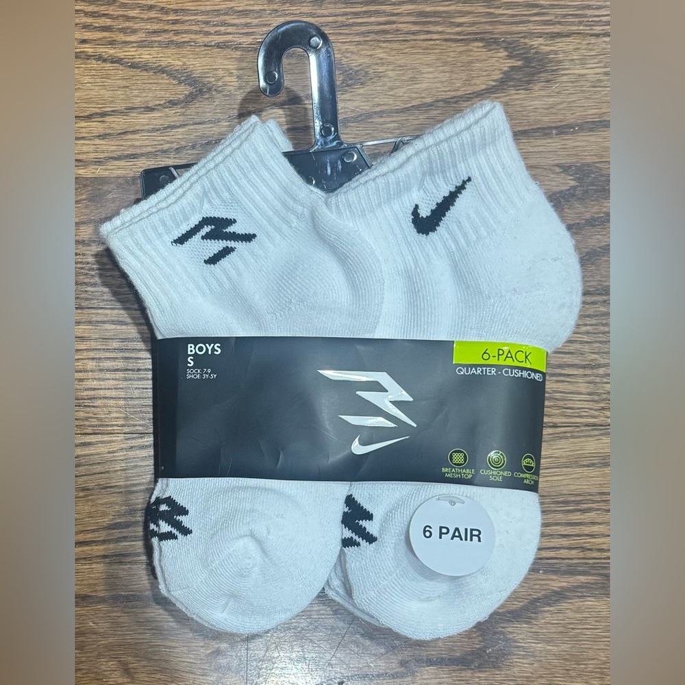 NWT boys 3 brand 6-pack quarter socks in white, sock size 7-9, fits shoe 3Y-5Y